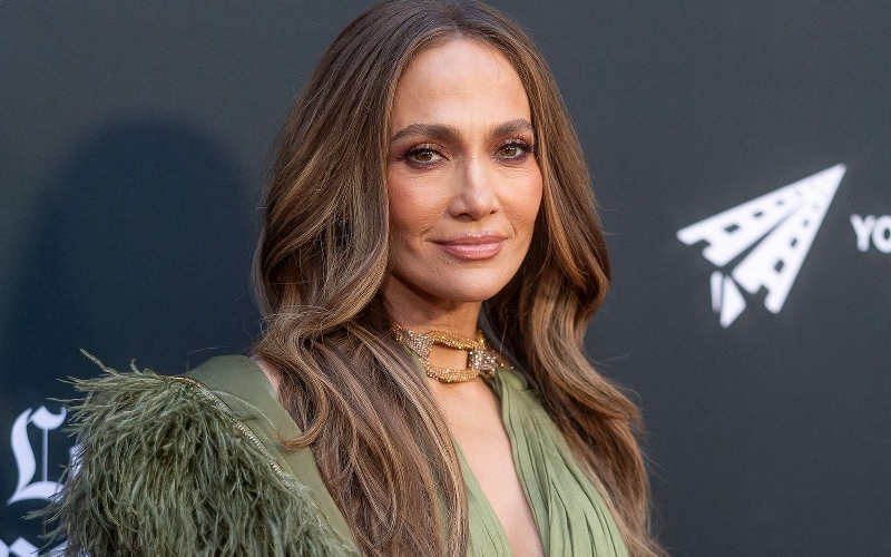 Jennifer Lopez, Love? albümünü ilk kez plağa basıyor