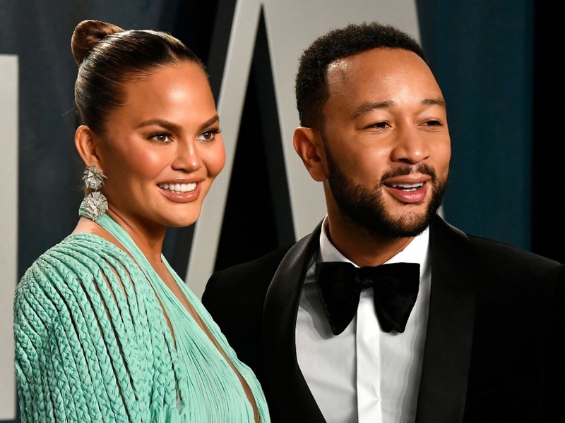 Chrissy Teigen Esi John Legend I Trolledi Haberler Power Fm