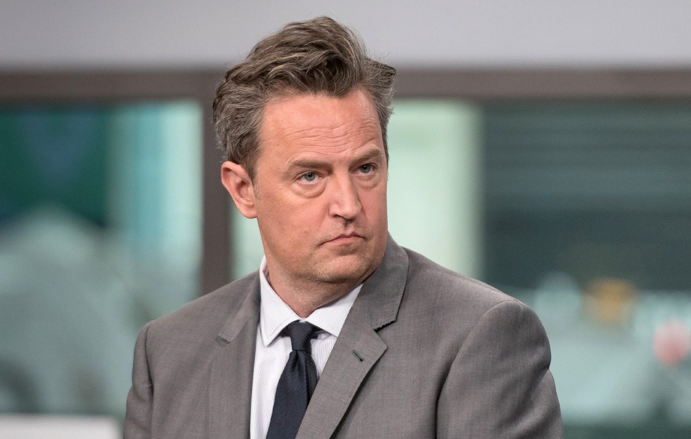 Friends Dizisinin Sevilen Oyuncusu Matthew Perry 54 Yaşında Hayatını ...