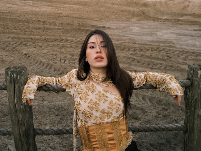 Afra yeni single'ı Ömür'ü yayımladı