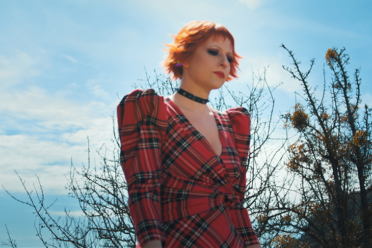 Aslı Gökyokuş İkinci Video Klip Çalışmasını Sevenleriyle Buluşturdu