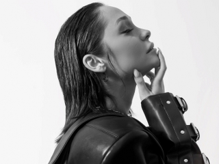 Alya Yeni Teklisi \"İstanbul Düşüyor\" İle Müzikseverlerle Buluştu.