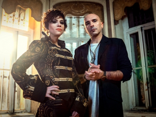 Aydilge &amp; Birol Namoğlu \"Parmak İzlerin\"