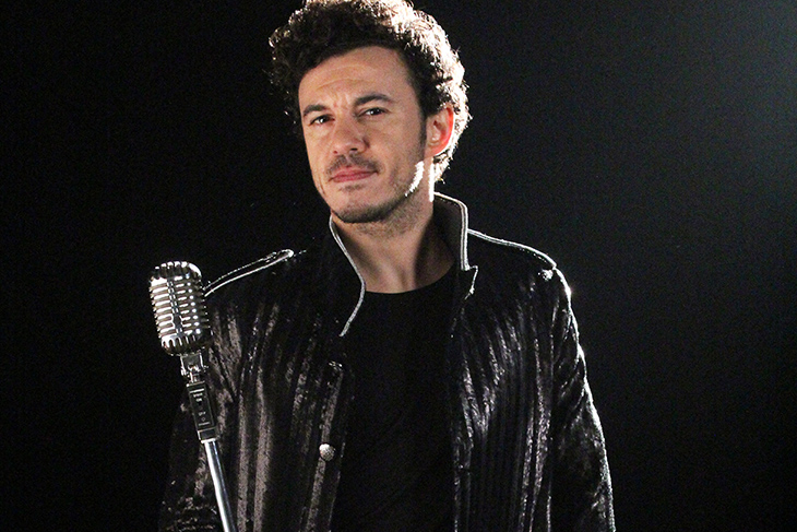 Buray Yeni Klibinde Babasiyla Kamera Karsisina Gecti Muzik