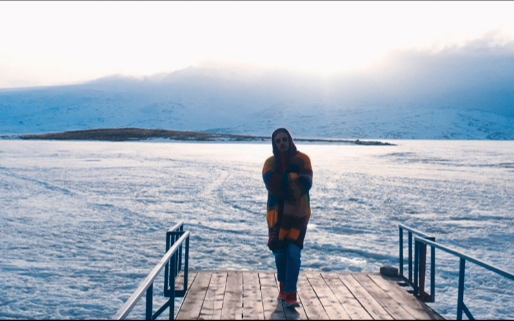 Çelik'ten \"Benimle Kal\" Şarkısına Çıldır Gölü'nde Büyüleyici Klip