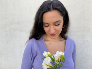 Ece Barak, yeni şarkısı \"Güneş Açtı\"yı dinleyicileriyle buluşturdu.