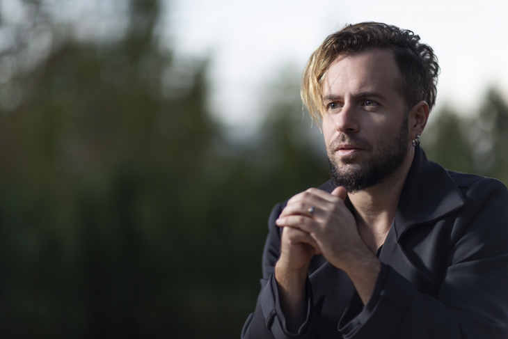 Emre Aydın \"Yalnızım Dostlarım\"