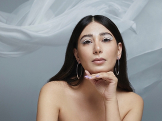 Esin İris&#039;in Yeni Single&#039;ı &#039;Her Yanım Beyaz&#039;