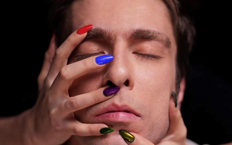 Gökcan'ın \"Sihirli Ojeler\"i Dansa Çağırıyor