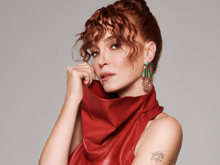 Gülden \"Müdavim\" İle Geliyor…