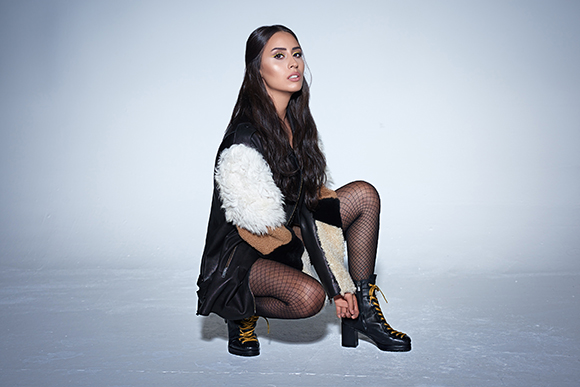 Hande Ünsal  'Seni Sever Miydim?'