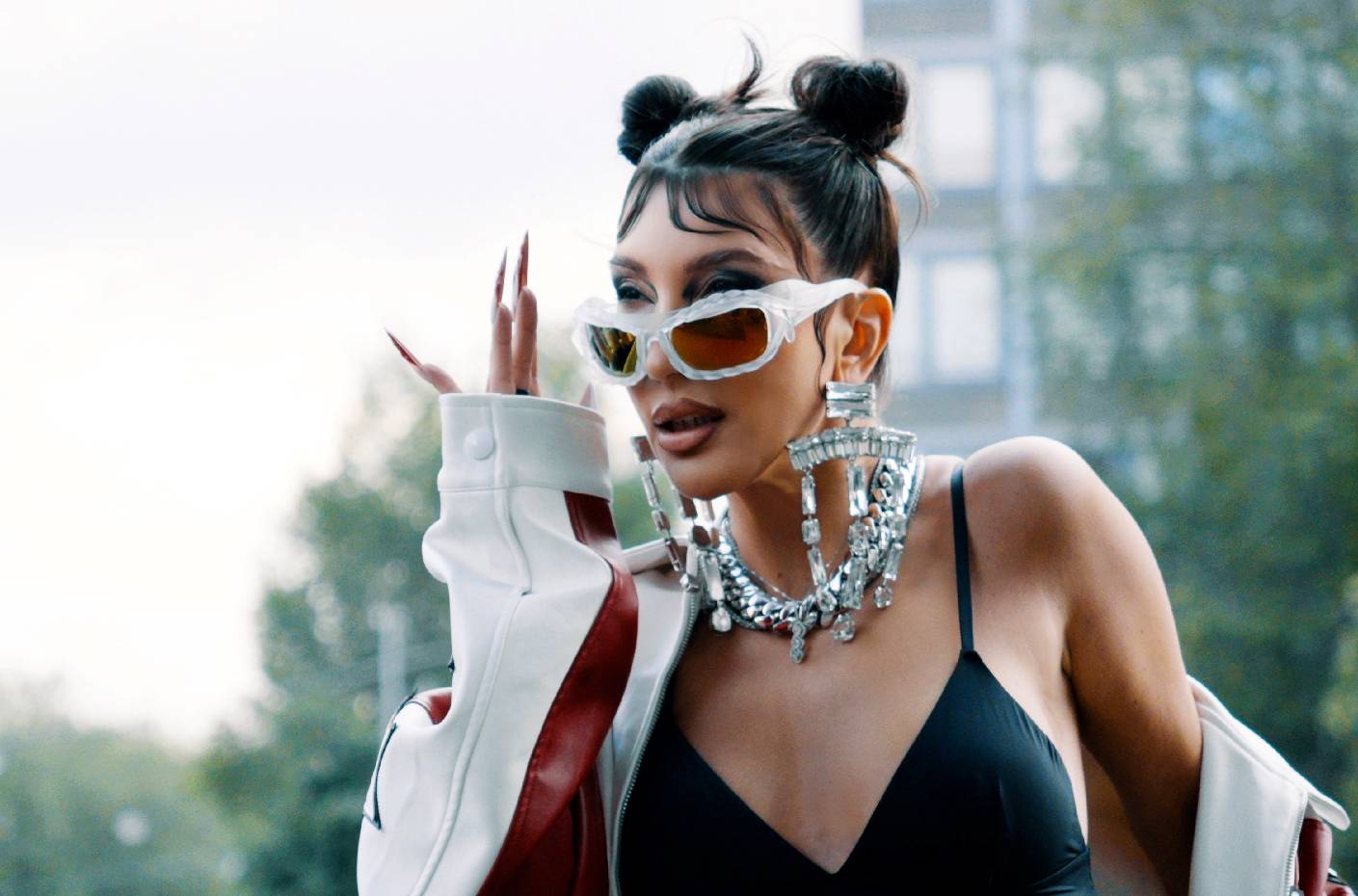 Hande Yener&#039;den &#039;Ben Senin Delinim&#039;