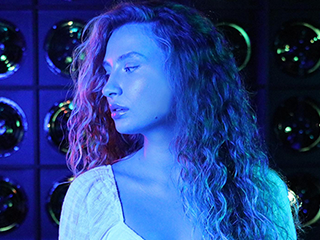 Irmak Arıcı' nın 'Söz Yaşları' Irmak Arıcı' nın 'Söz Yaşları'