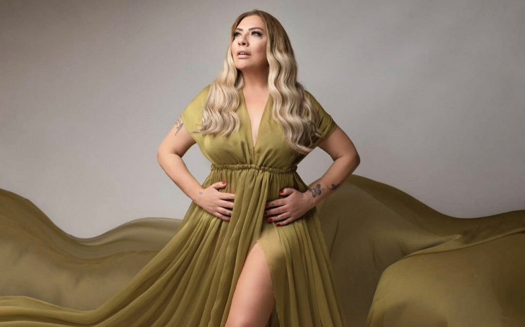 Işın Karaca'nın \"Sen Ben Aşk\" Albümü Yayında!