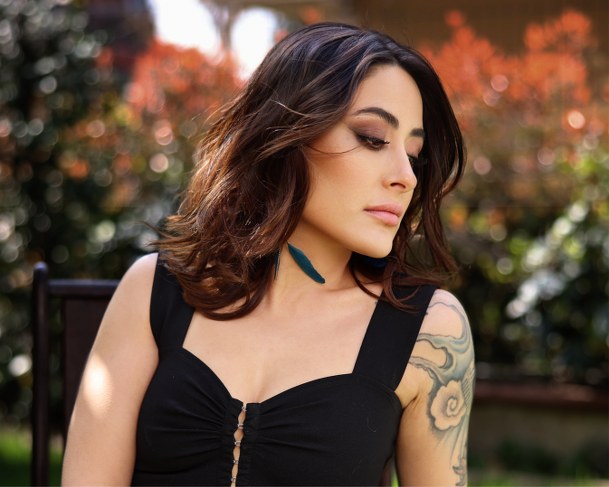 Melek Mosso&#039;dan, &#039;Vazgeç Gönlüm&#039;
