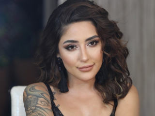 Melek Mosso'nun Enerjik Yorumuyla \"Karanfil\"