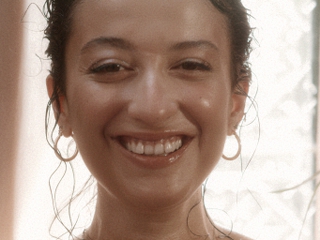 Melike Şahin'den 'Tropikal Hamam'  Havasında Klip: Öpmem Lazım