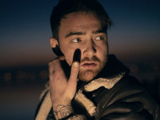 Mert Kıyak 'In  Yeni  Teklisi \"Ortada Kalmışım\" Dinleyici İle Buluştu...