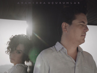 Suat Suna ve Fatma Turgut&#039;tan Sürpriz Düet \&quot; Aramızda Uçurumlar\&quot;
