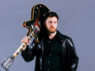 Ufuk Beydemir Yeni Şarkısı \"Ellerin Uzansa\" İle Huzurlarınızda.