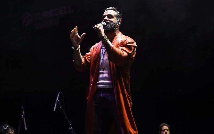 Gökhan Türkmen'den Yeni Maxi Single: 'Kontekst'