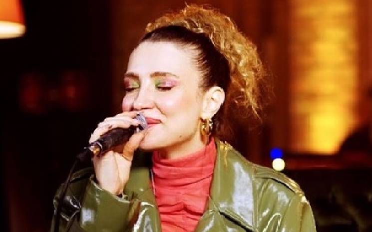 Irmak Arıcı'dan Yeni Akustik