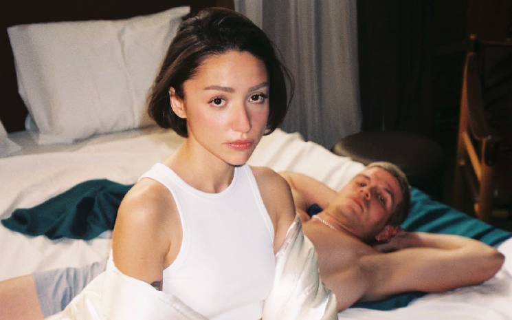 Zeynep Bastık'tan Yeni Klip: \"Eyvah\"