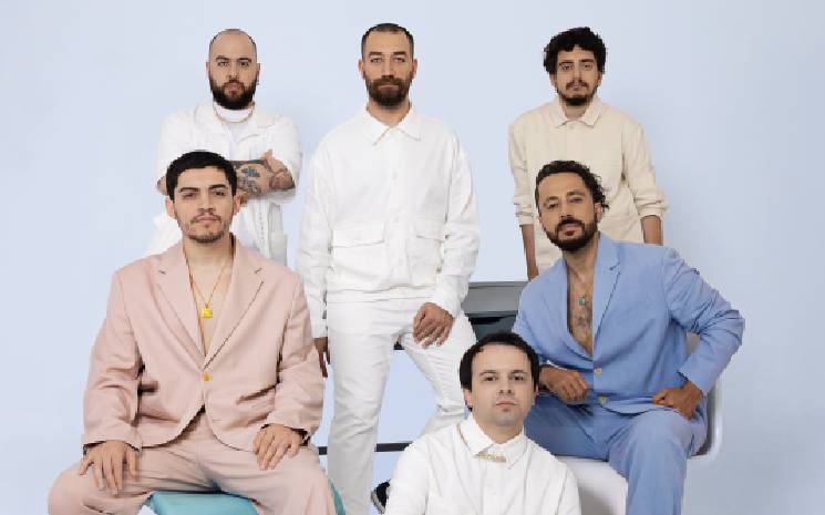 Bahadır Tatlıöz Ve Mavi Gri'den Duygusal Şarkı: \"Aşka Çare Bulunmaz Mi?\"