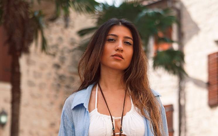 Ekin Ekinci&#039;den Yeni Şarkı \&quot;Bilmece\&quot;!