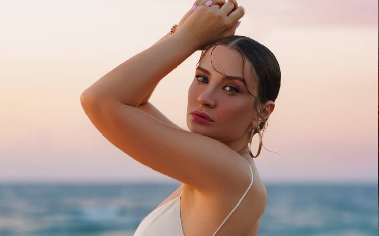 Irmak Arıcı'dan Yeni Şarkı: \"Eften Püften\"