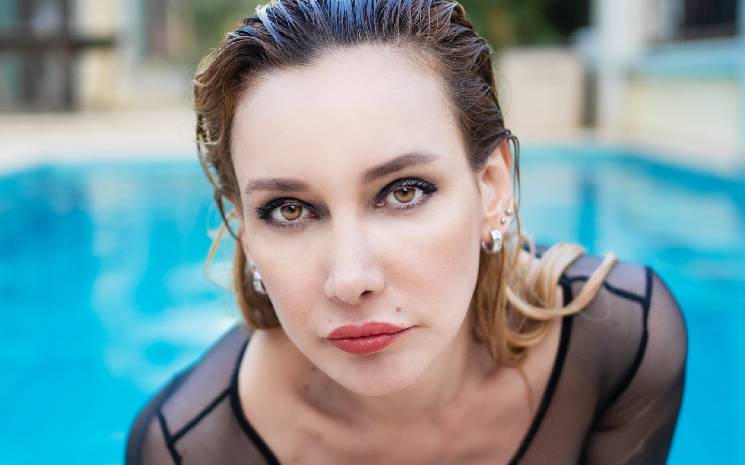 Gökçe'nin Yeni Teklisi 'Yalan' Müzikseverlerle Buluştu.