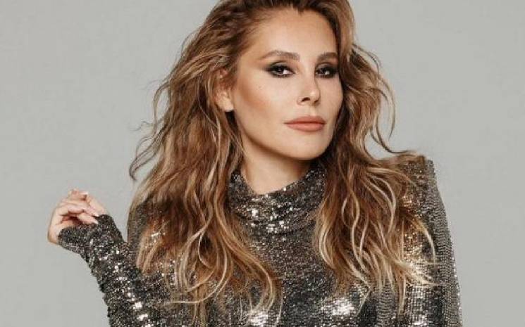 Funda Arar Yeni Şarkısıyla Müzikseverlerle Buluştu.