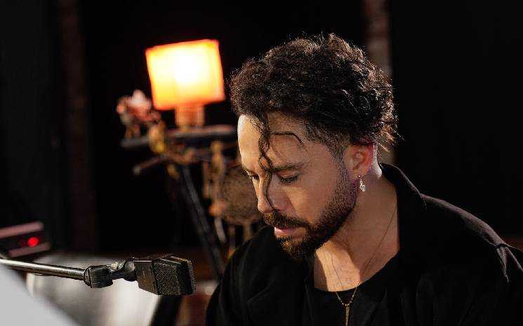 Bahadır Tatlıöz Akustik Serilere Devam Ediyor.