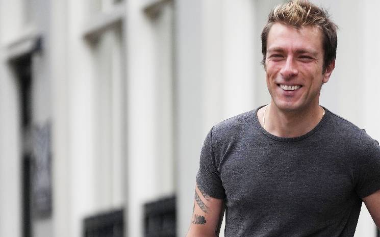 Feridun Düzağaç \"Coverbank\" Projesinin Bu Kez Konuğu Gökcan Sanlıman.