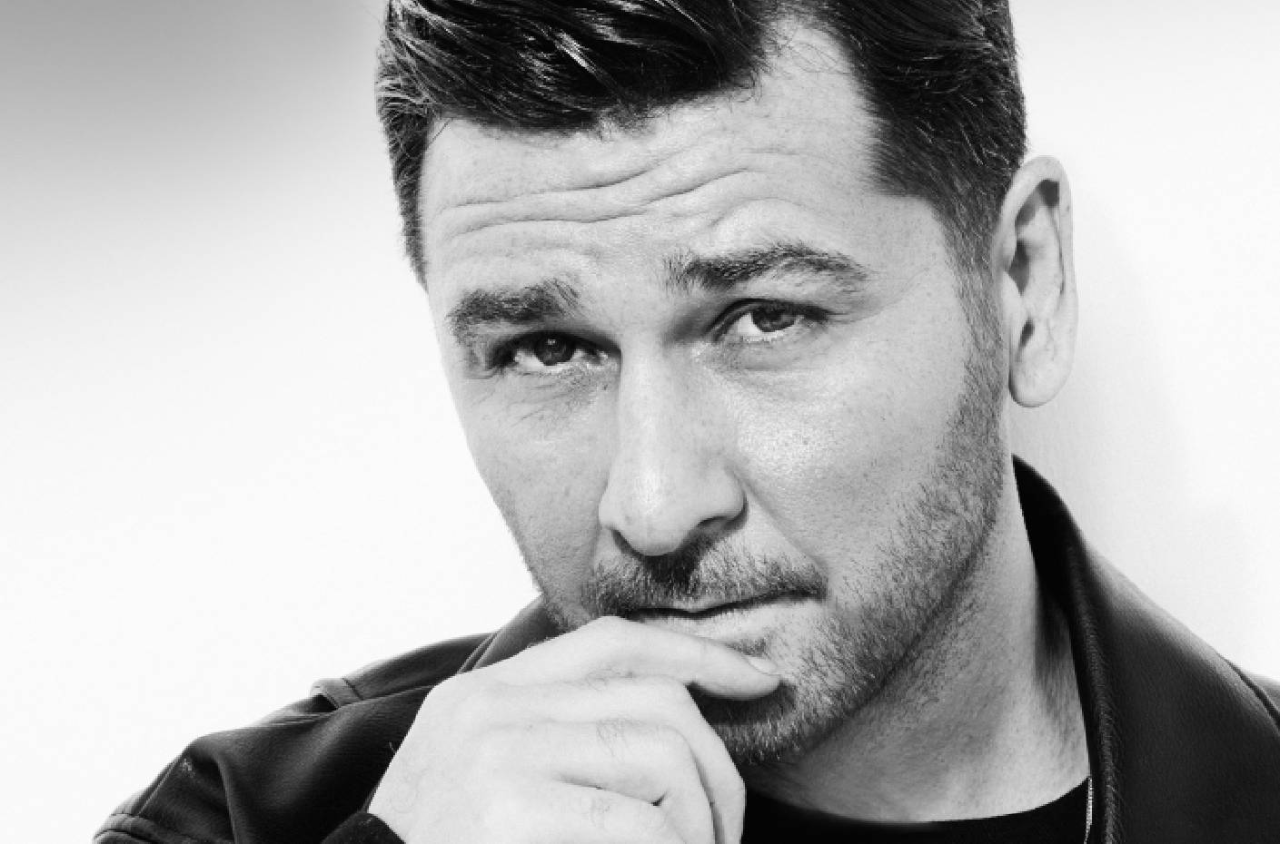 Yılmaz Taner'in yepyeni teklisi \"Bugün de Bitti\" tüm dijital platformlarda yayında.