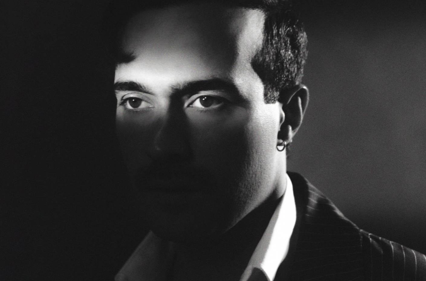 Mert Demir&#039;in yeni şarkısı &#039;Acı Veriyor&#039;