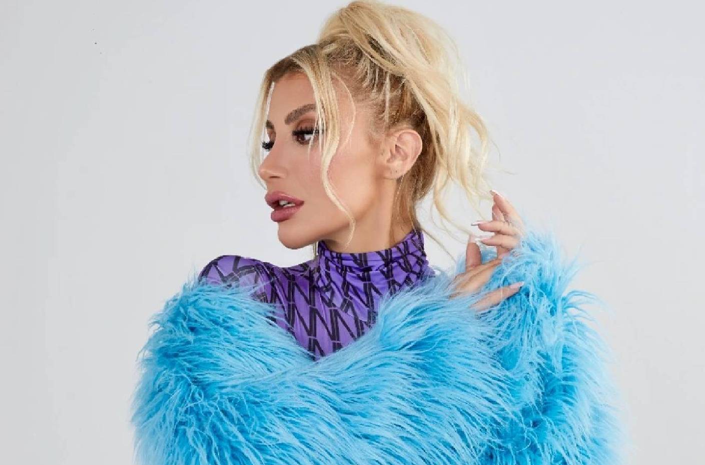 İrem Derici &#039;&#039;Beni Bilen İyi Biliyor&#039;&#039; ile Sevenleriyle Buluşuyor.