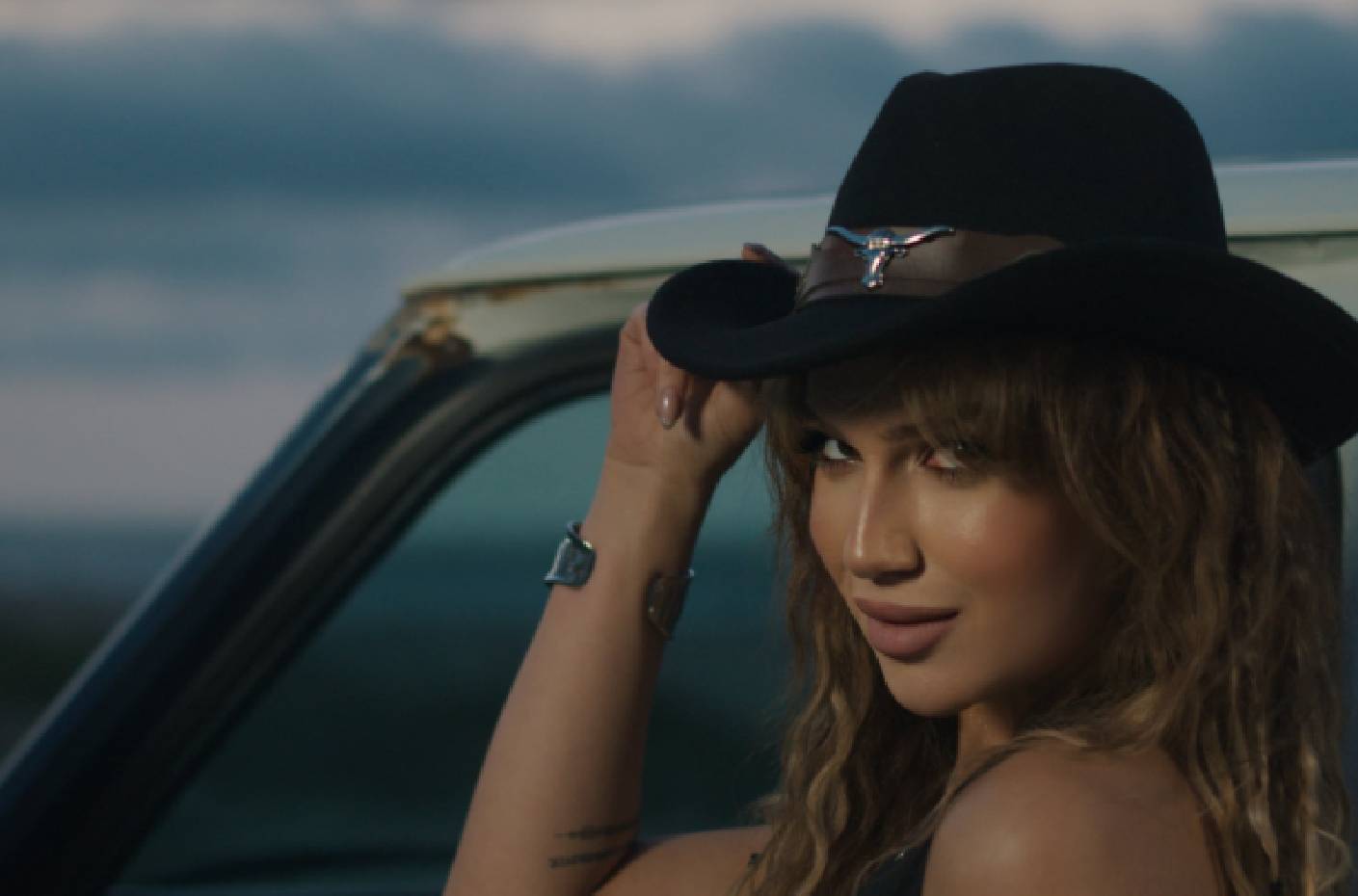 Ece Mumay'dan Yeni Şarkı: Katran