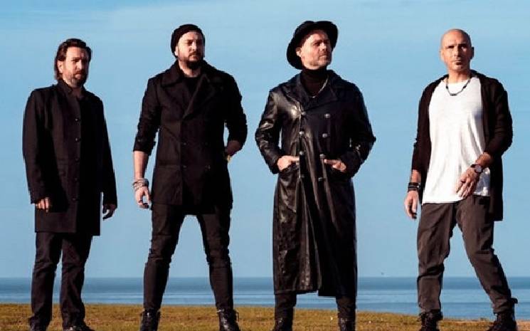 Gripin 'Hasret'i Yeniden Seslendirdi.