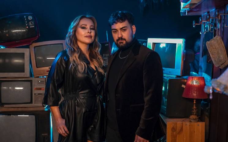 Funda Arar ve Rast'tan 'Mevzu Derin'