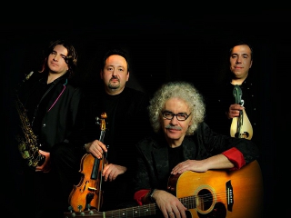 22 Farklı Sesten \"Zamansız\" Bir Albüm