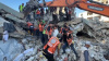 GAZZE'DE İSRAİL SALDIRISINDA HASAR GÖREN BİNANIN ÇÖKMESİ SONUCU 5'İ ÇOCUK 11 KİŞİ HAYATINI KAYBETTİ