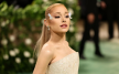Ariana Grande, \"Petal\"ın stüdyoda doğduğu anı paylaştı