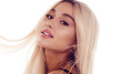 Ariana Grande Swarovski'nin yeni yılbaşı filminde dans ediyor