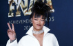 Rihanna,Dünya Kadınlar Gününü  bir fotoğraf paylaşarak kutladı.