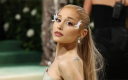 Ariana Grande, Pop Airplay zirvesine 11. kez çıktı