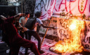 ENDONEZYA'DAKİ PROTESTOLARDA MOTOSİKLET SÜRÜCÜSÜNÜN ÖLÜMÜYLE İLGİLİ BİR POLİS GÖREVDEN ALINDI