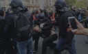 FRANSA'DA MACRON KARŞITI GÖSTERİLERDE POLİSLE PROTESTOCULAR ÇATIŞTI