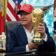 DÜNYA KUPASI FİNALİNDE KUPAYI TRUMP VERECEK