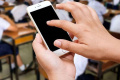 FRANSA'DA LİSELERDE CEP TELEFONU YASAKLANDI